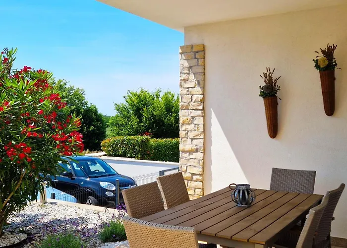 Вилла Beautiful Piccolo Paradiso In Novigrad *