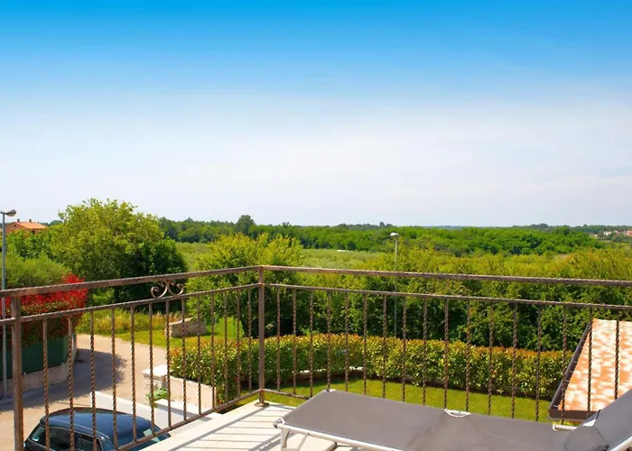 Beautiful Piccolo Paradiso In Novigrad Buzinija